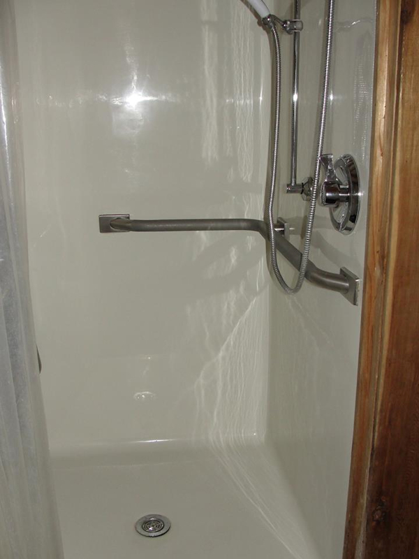 Bathroom-Shower-Laundry%20Facilities